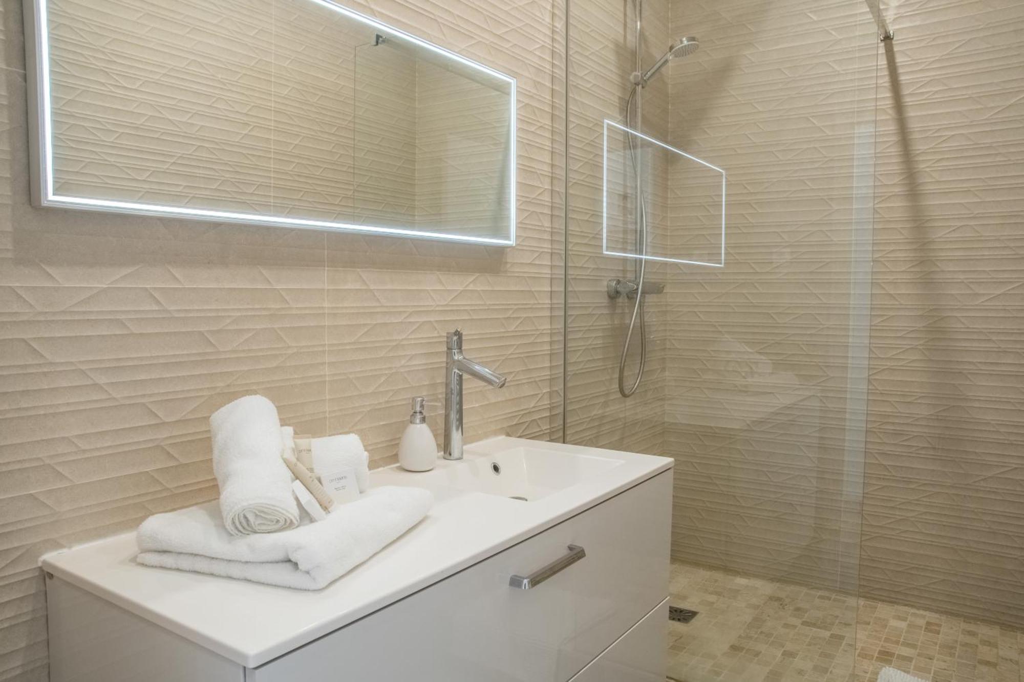 Appartement Spacieux Et Renove Paris Luaran gambar